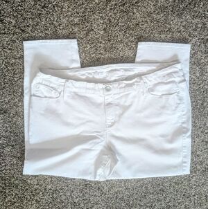 Womens Size 20W (42X28)  A.N.A. White Jeans 5 Pocket Straight Leg High Rise PANT